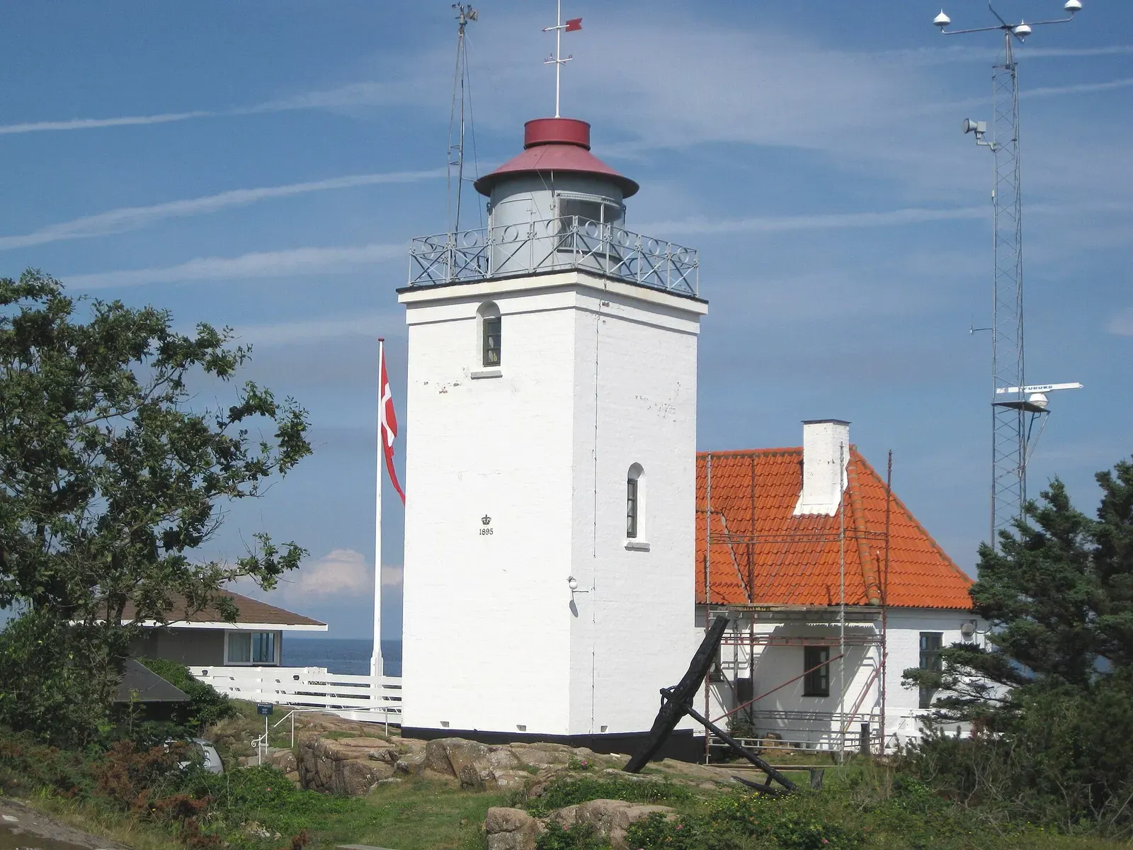 Hammerodde Fyr lighthouse and keeper's house on the rocky tip of Hammer Odde — Hammeren, Bornholm.