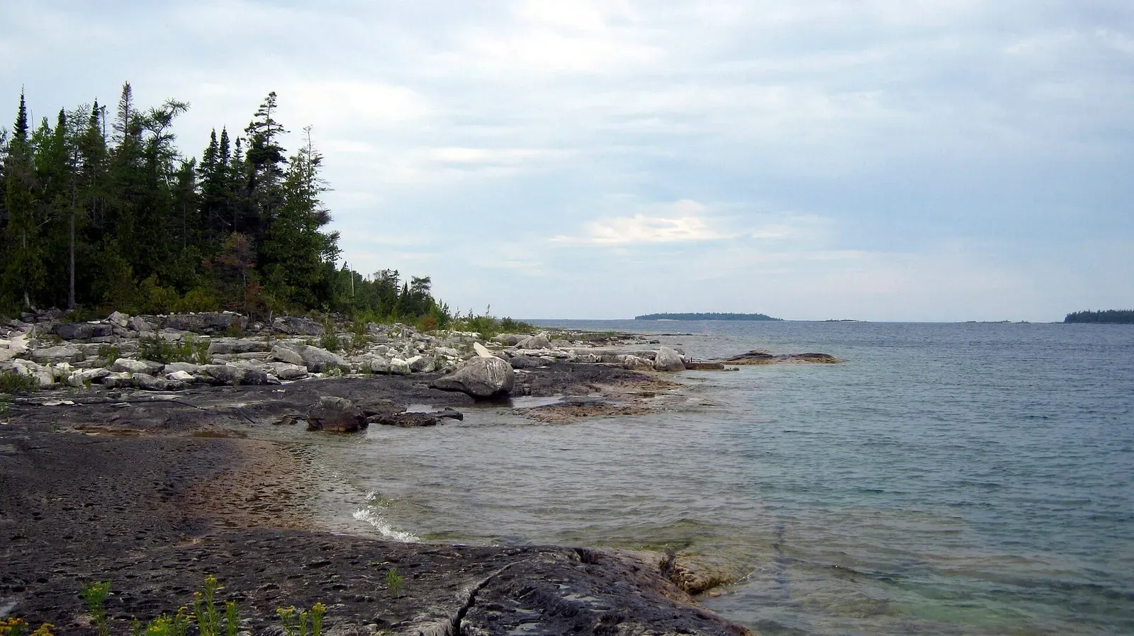 Rocky Bruce Peninsula shoreline overlooking Russel and Devils Island in Georgian Bay — James C. King, Tobermory