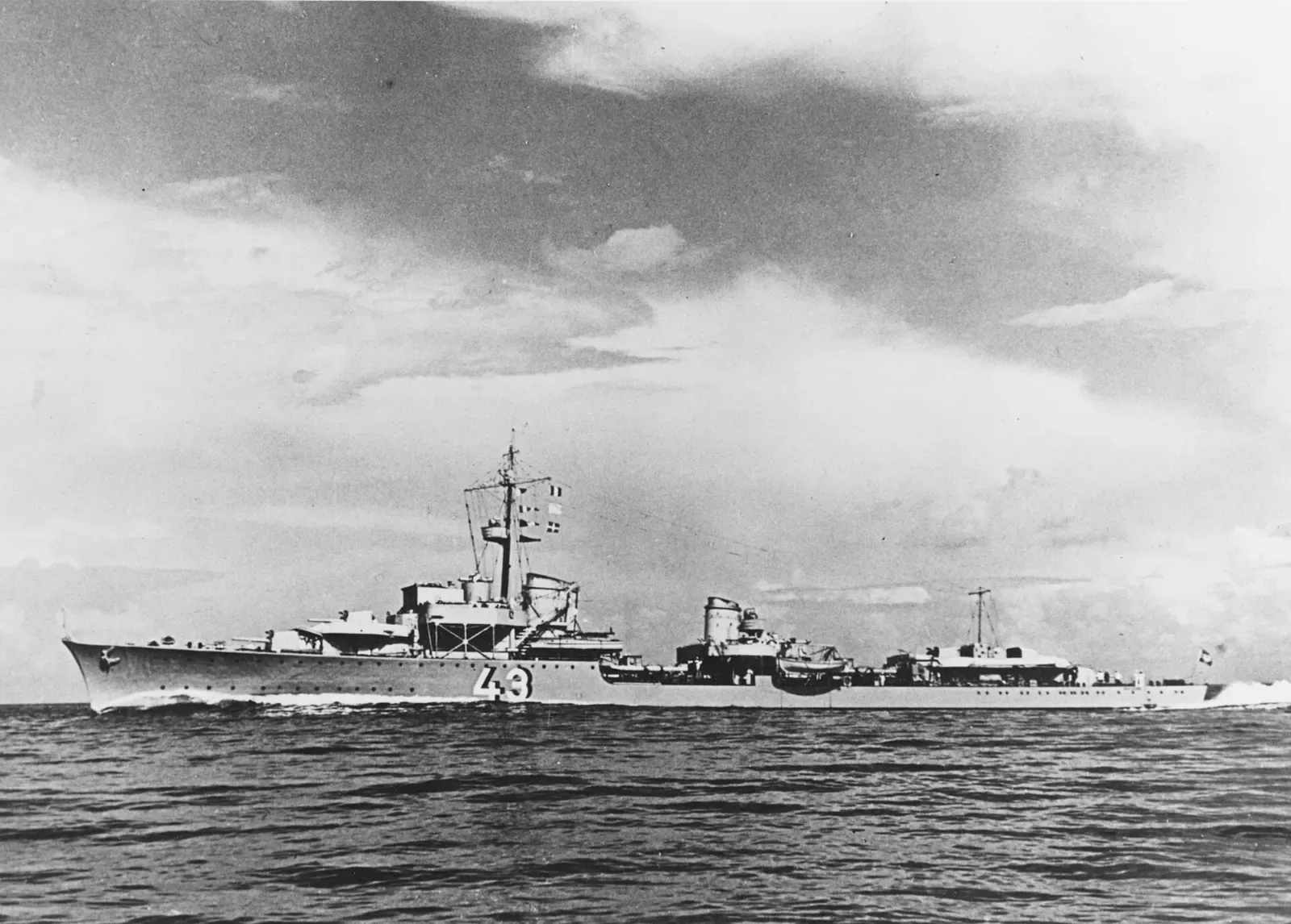 Black-and-white archival photo of the German destroyer Wilhelm Heidkamp at sea — Narvik