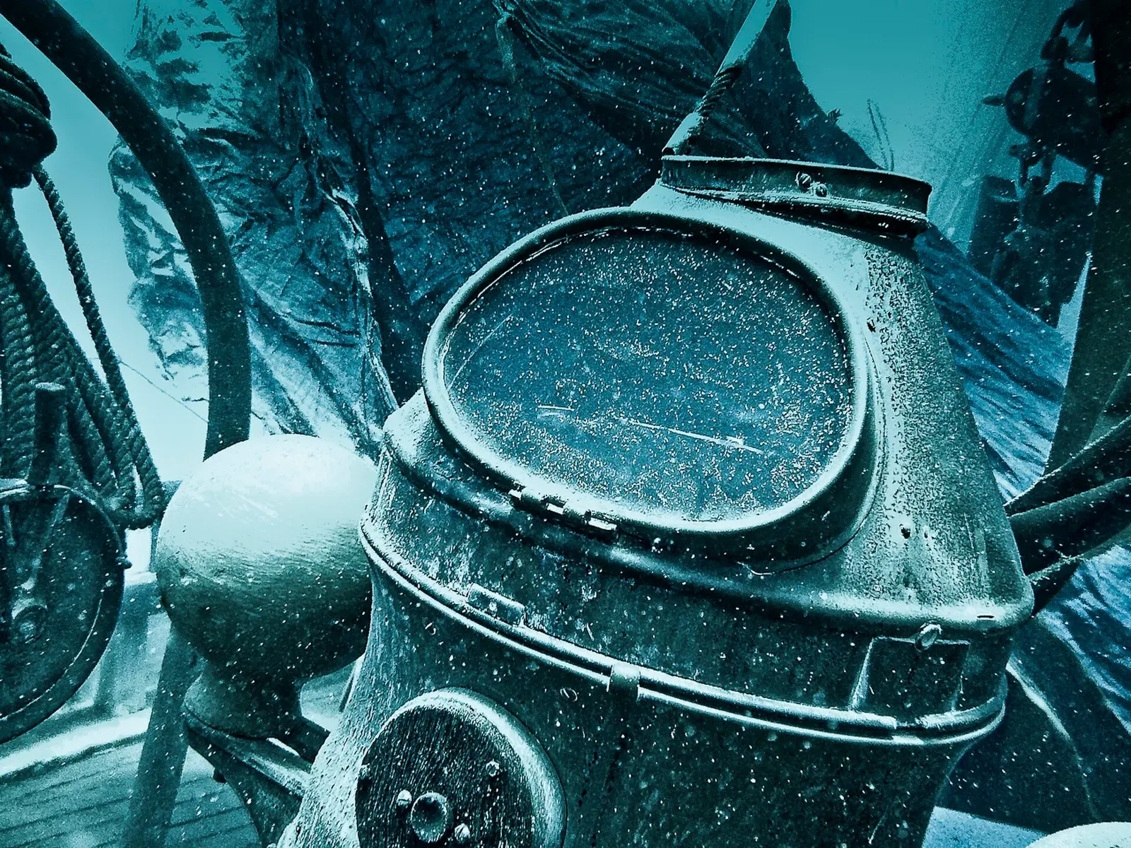 Porthole and hatch fitting on the sunken schooner's hull — Dwyn Wen, Mayotte