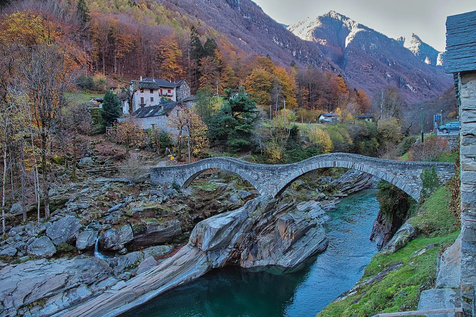 Autumn view of the Ponte dei Salti stone bridge above the green Verzasca pools — Verzasca Valley