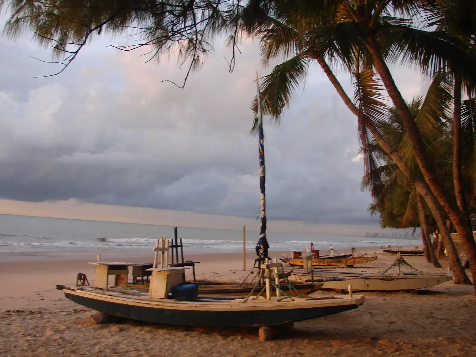 Traditional wooden jangada fishing boats resting on the sand at dawn near Recife, Pernambuco — Recife Wrecks