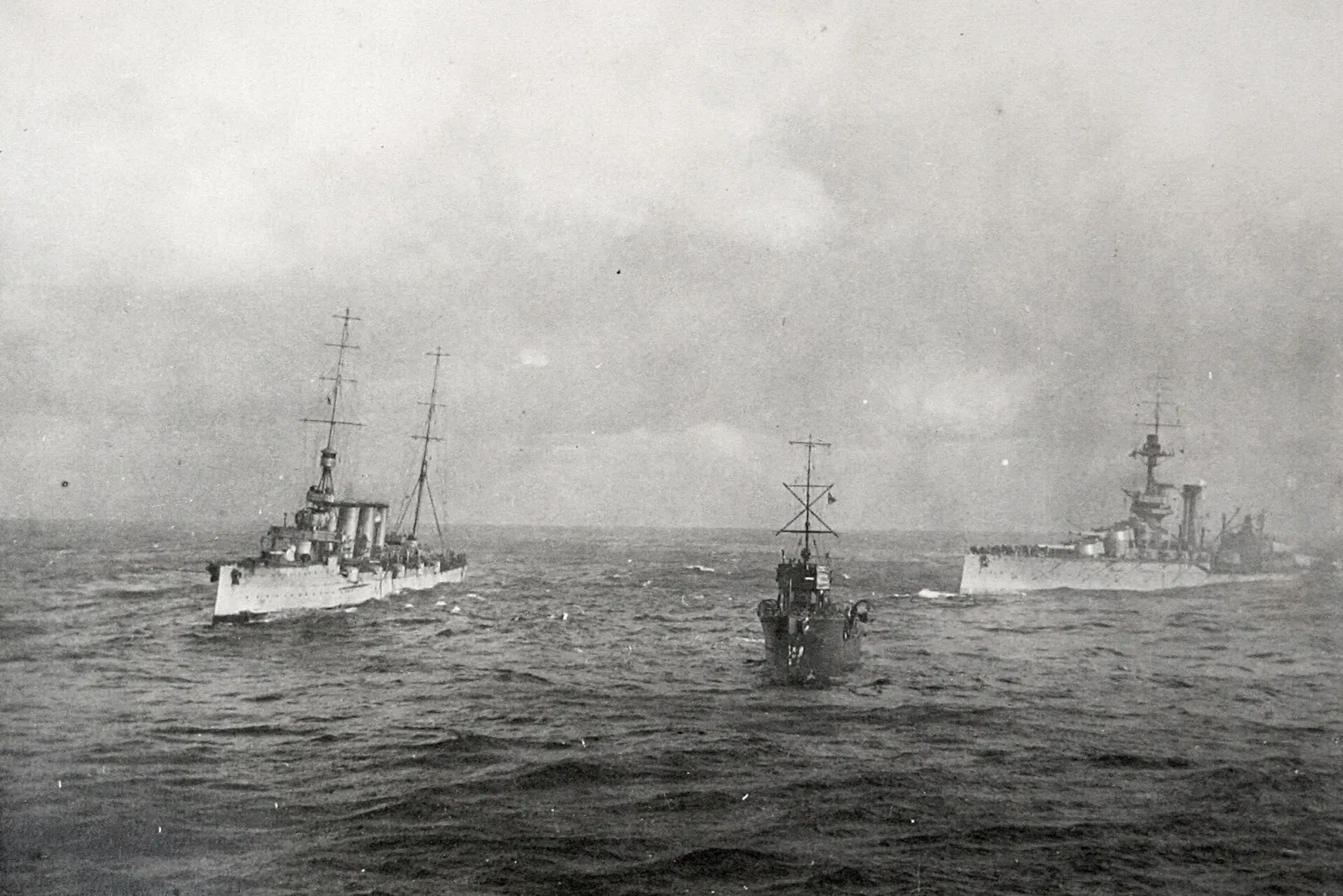 Two escorting warships stand off from the stricken Audacious as an attempt is made to take her under tow — HMS Audacious, Malin Head.